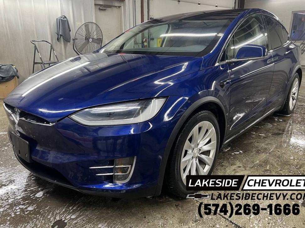 TESLA MODEL X 2017 5YJXCBE2XHF042720 image